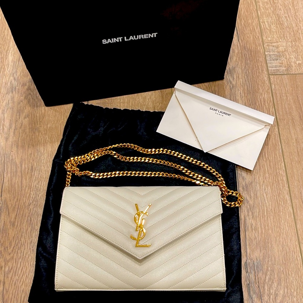 SAINT LAURENT CASSANDRE CLUTCH WITH CHAIN - CREAM W/ GOLD HARDWARE